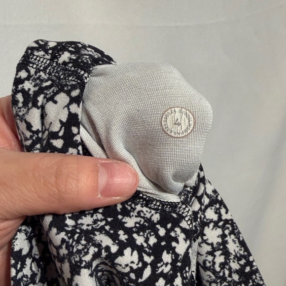 Lululemon Align High-Rise Crop 23" Venture Floral Alpine White Black Size 4 - Picture 9 of 9